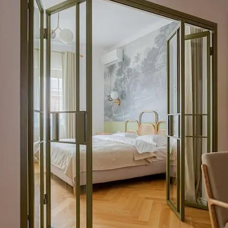 Designer Signature 2 Bdr Cismigiu Park 80sqm בוקרשט