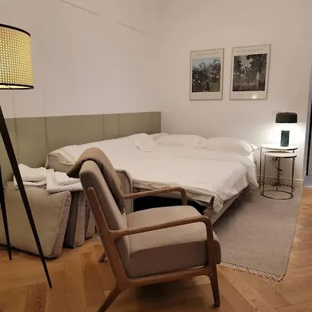 Designer Signature 2 Bdr Cismigiu Park 80sqm Appartamento