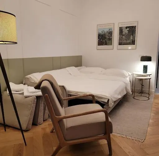 Designer Signature 2 Bdr Cismigiu Park 80sqm アパート