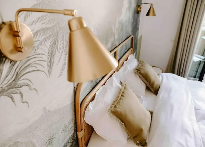 Designer Signature 2 Bdr Cismigiu Park 80sqm アパート