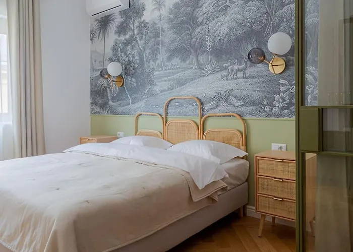 Designer Signature 2 Bdr Cismigiu Park 80sqm Bucarest